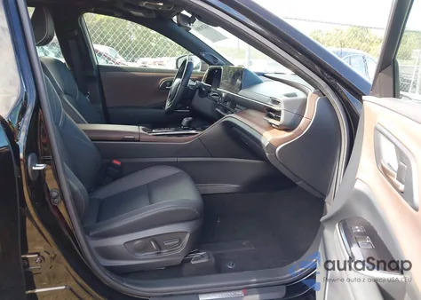 2024 Toyota Crown Limited from USA, damaged, VIN JTDAAAAF4R3018961